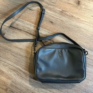 Simply Vera Vera Wang Black Crossbody Camera Bag